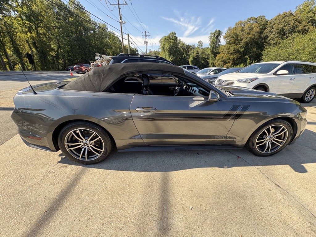 2017 Ford Mustang Image 18