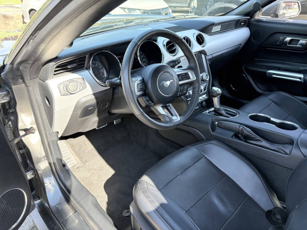 2017 Ford Mustang Image 21