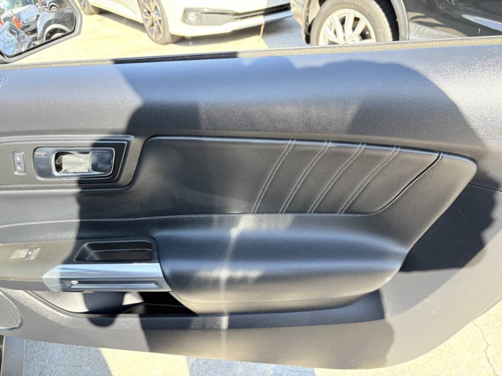 2017 Ford Mustang Image 32