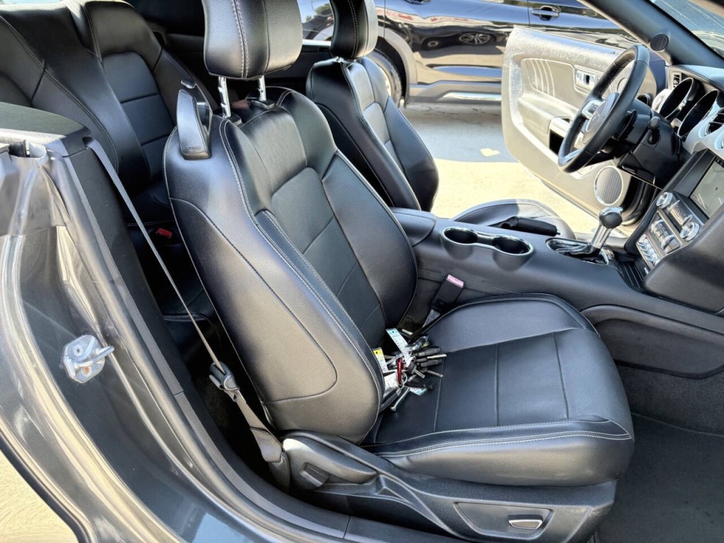 2017 Ford Mustang Image 33