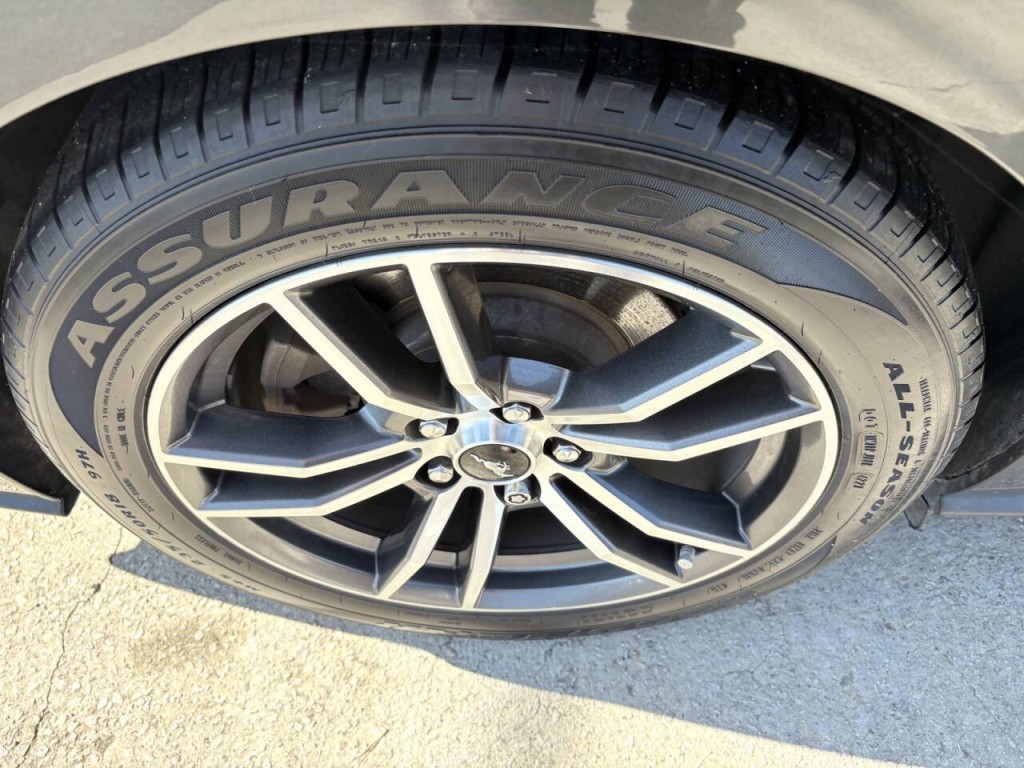 2017 Ford Mustang Image 37