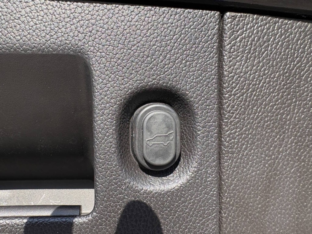 2017 Chevrolet Tahoe Image 32