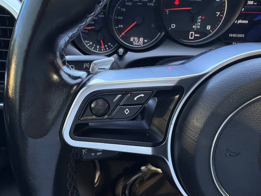 2017 Porsche Cayenne Image 16