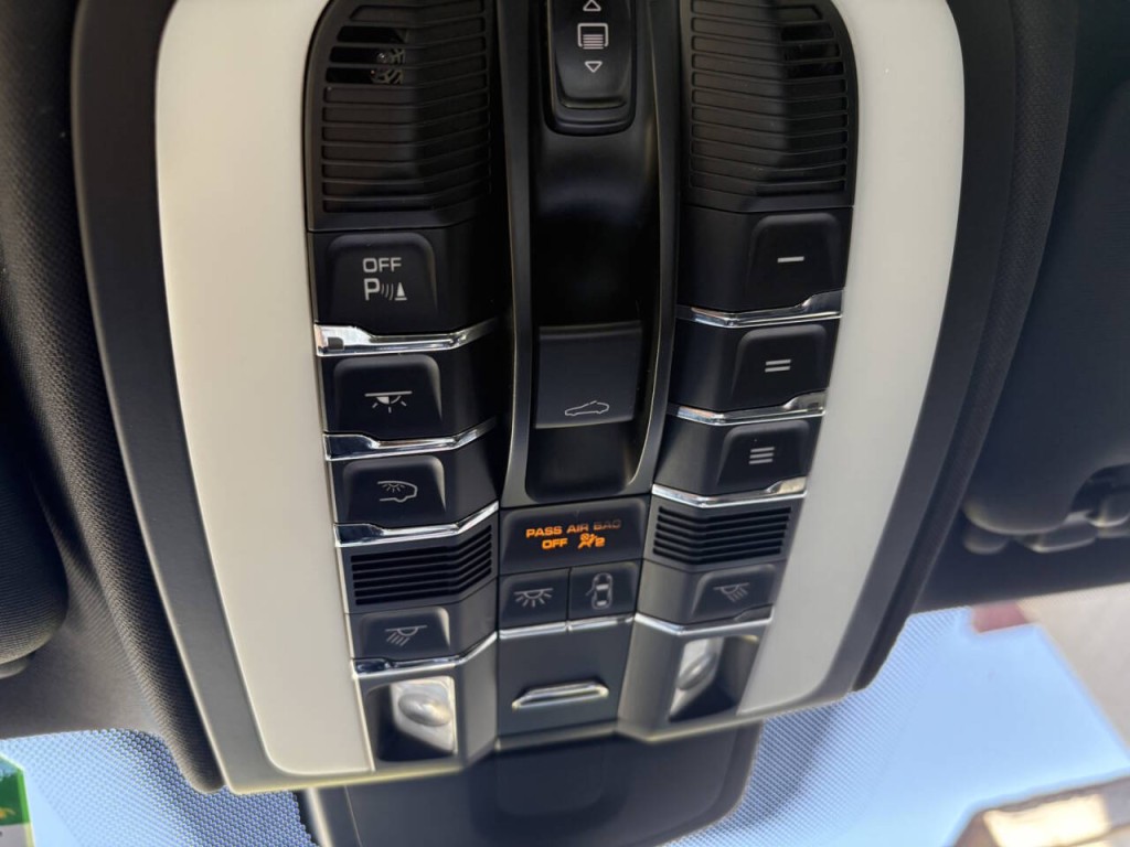 2017 Porsche Cayenne Image 22