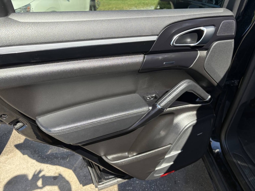 2017 Porsche Cayenne Image 24