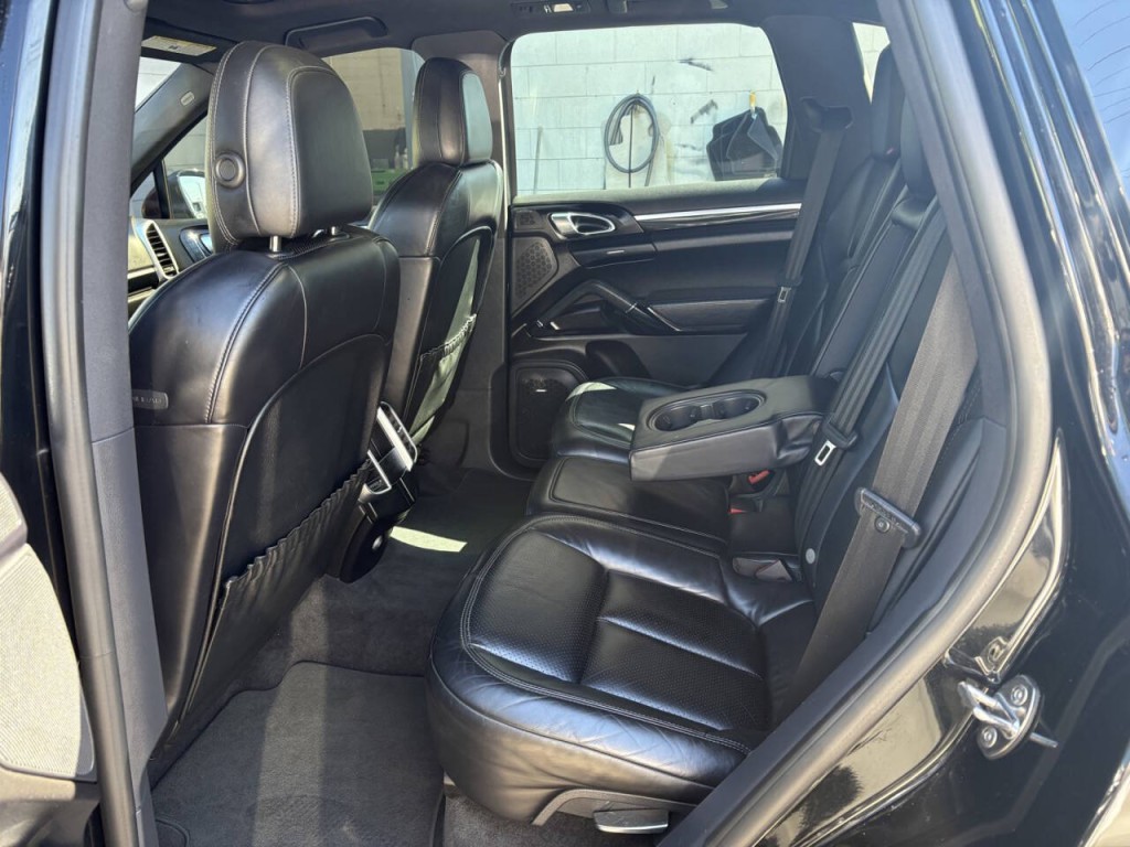 2017 Porsche Cayenne Image 25