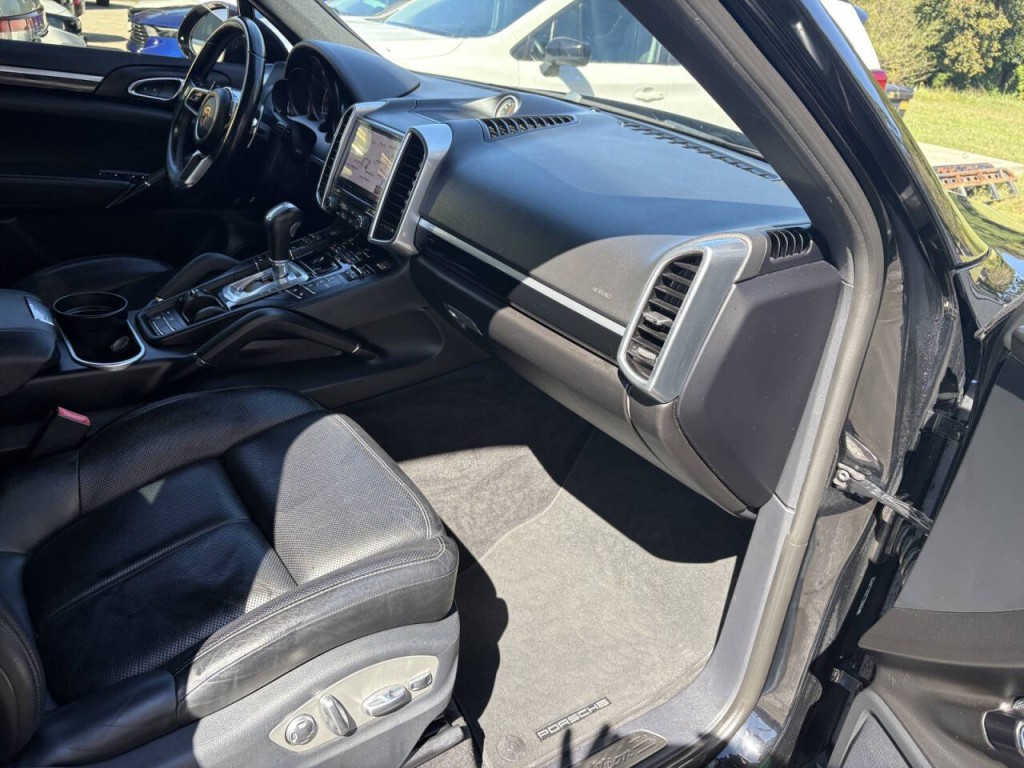 2017 Porsche Cayenne Image 30