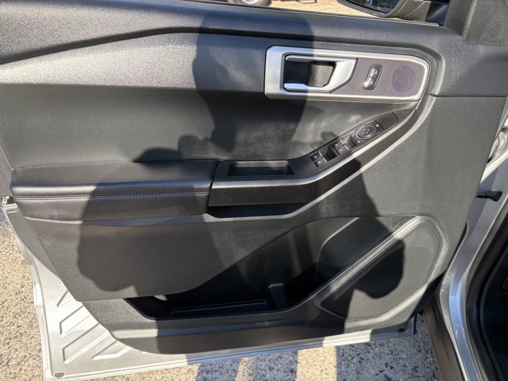2023 Ford Explorer Image 9