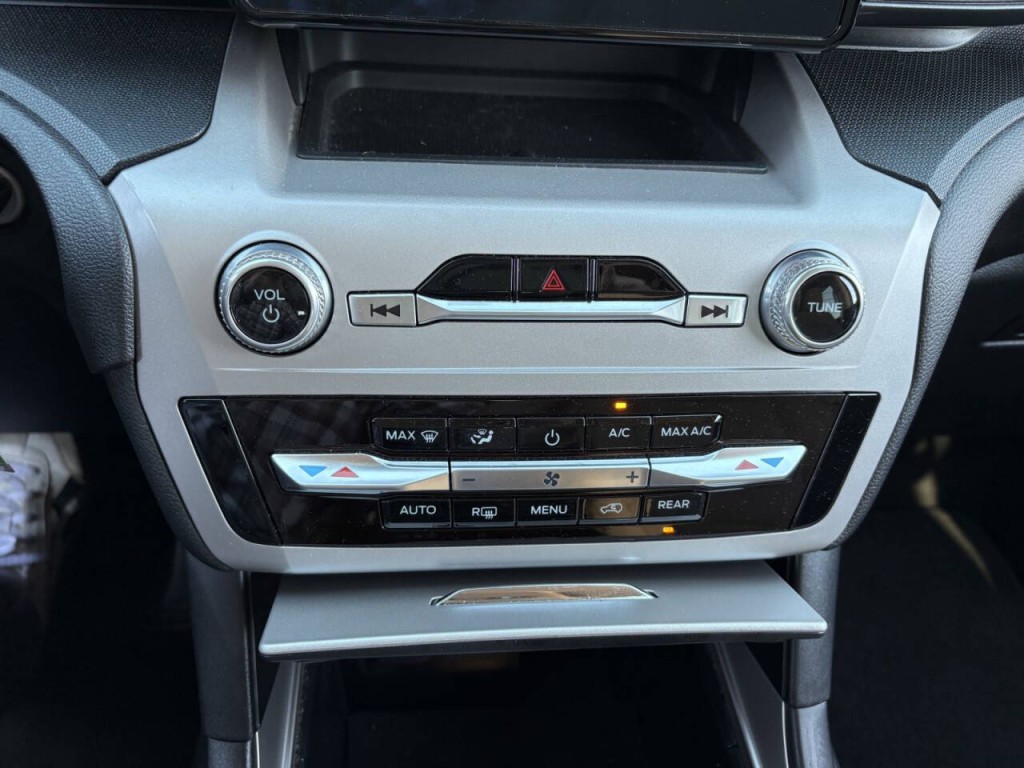 2023 Ford Explorer Image 18