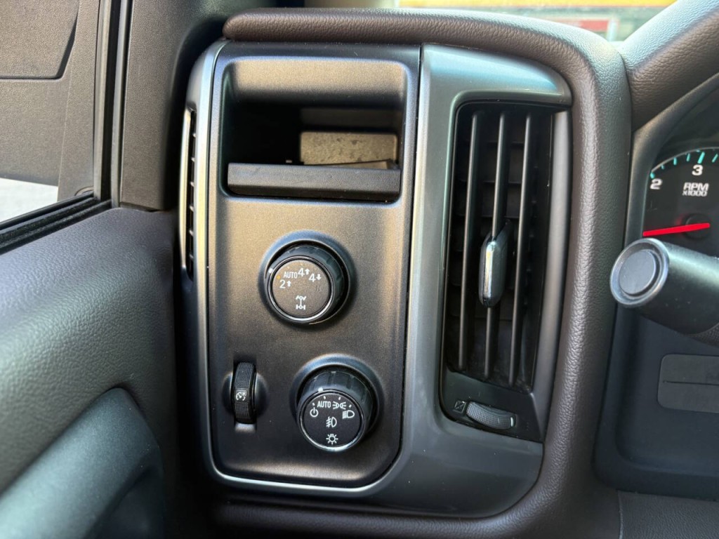 2018 Chevrolet Silverado 1500 Image 12