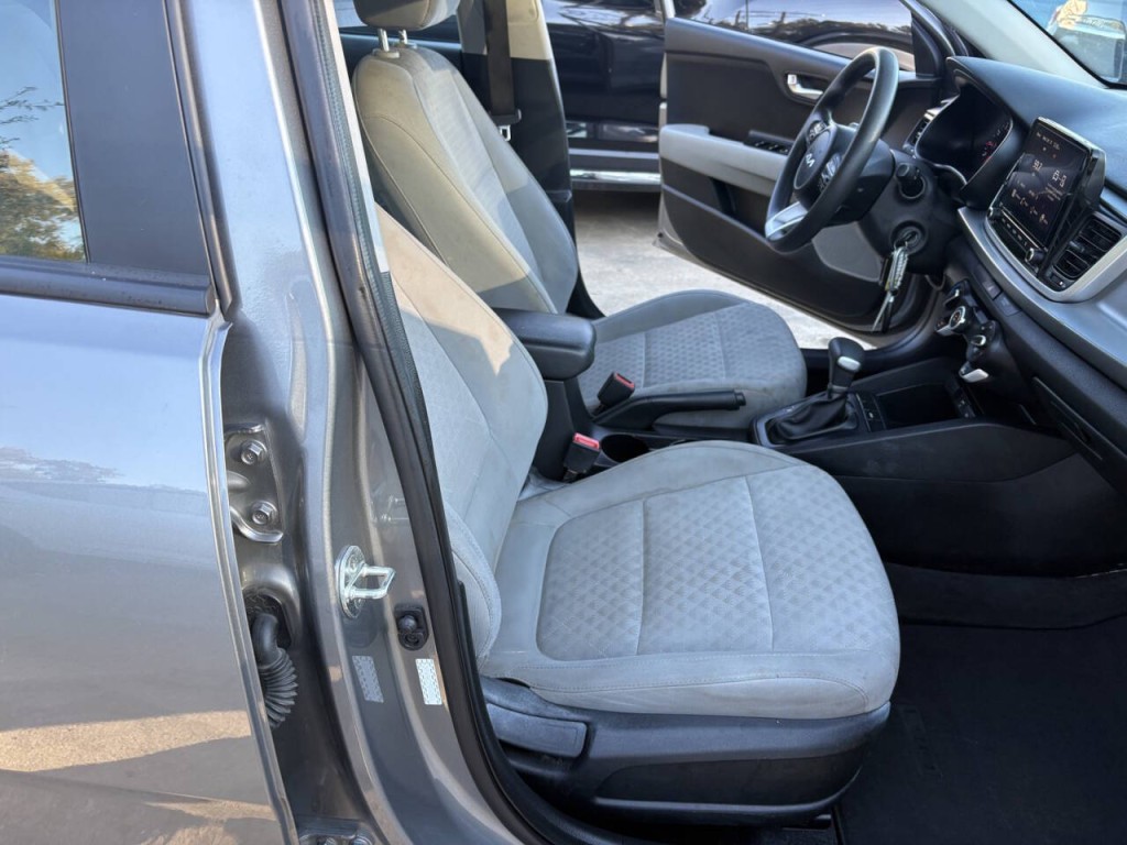 2023 Kia Rio Image 23