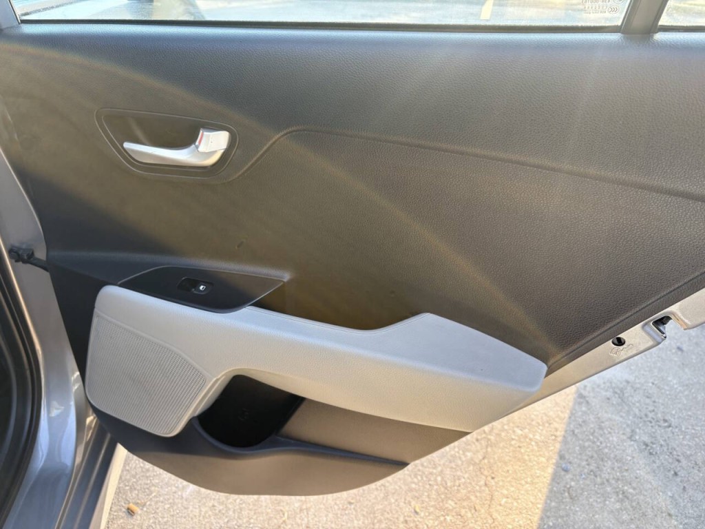 2023 Kia Rio Image 25