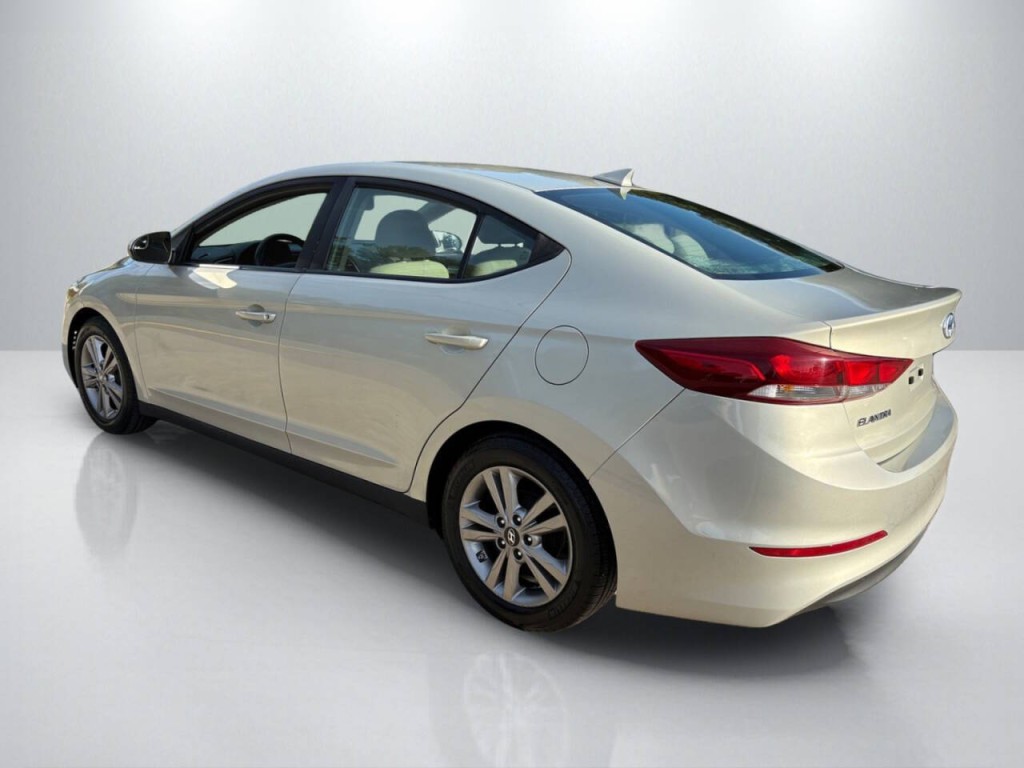 2017 Hyundai Elantra Image 5