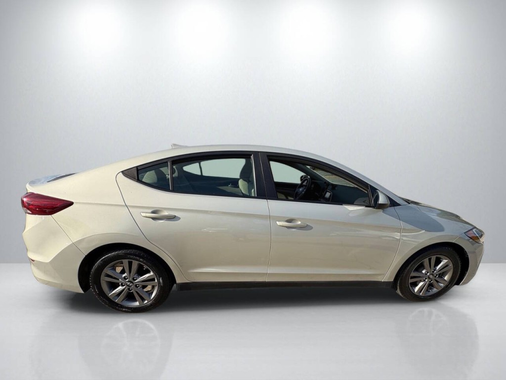 2017 Hyundai Elantra Image 8