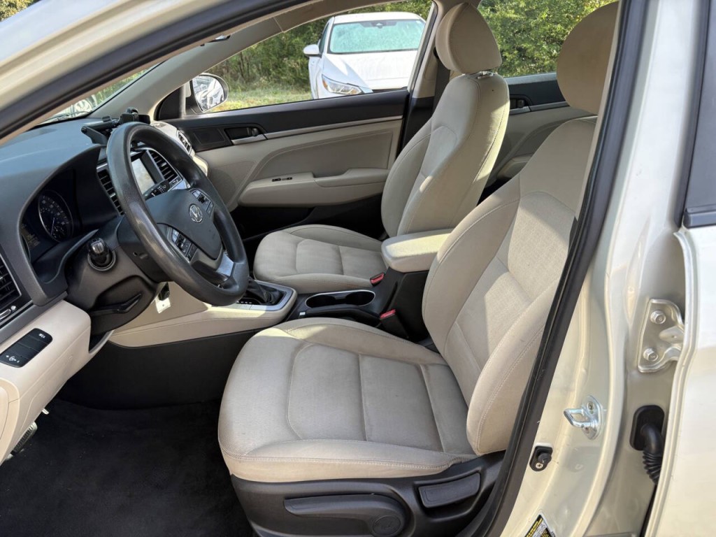 2017 Hyundai Elantra Image 10