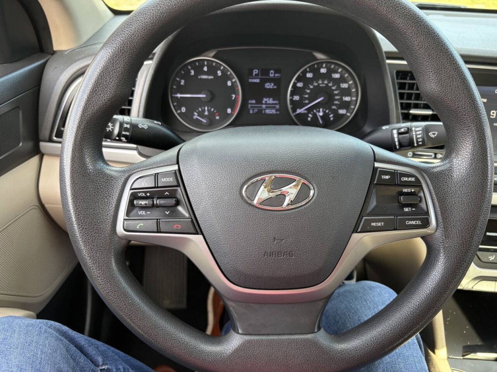 2017 Hyundai Elantra Image 12