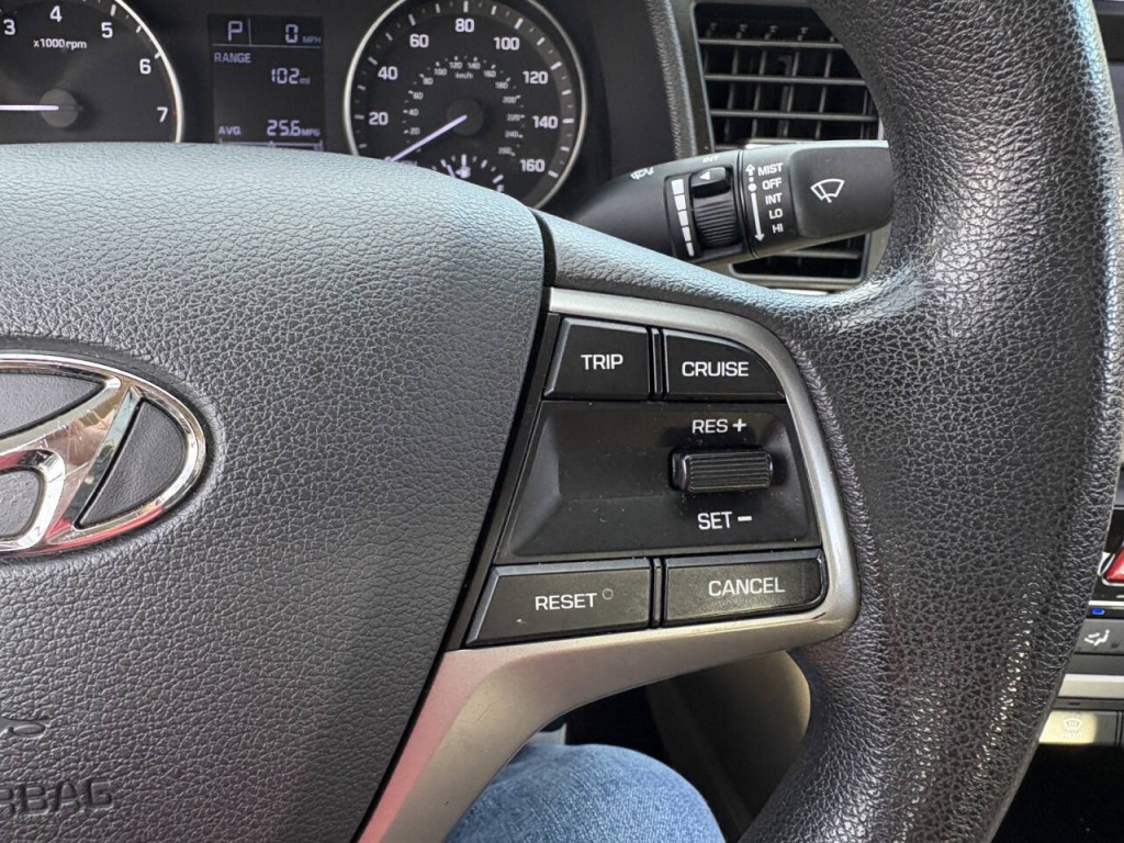 2017 Hyundai Elantra Image 13
