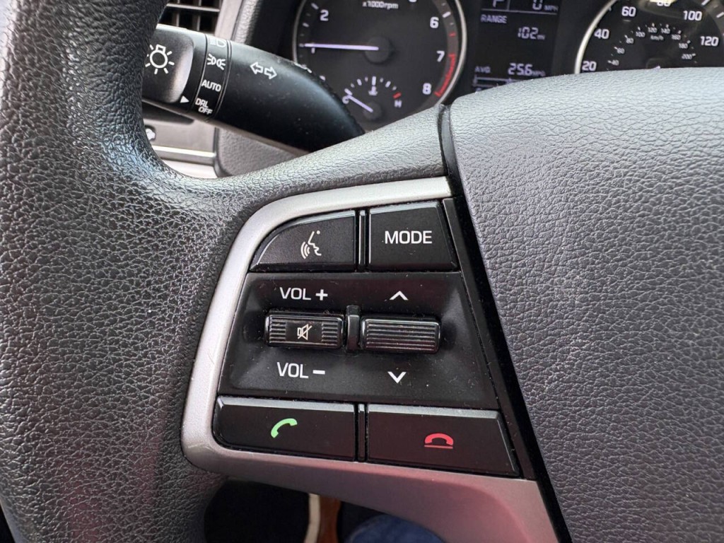 2017 Hyundai Elantra Image 14