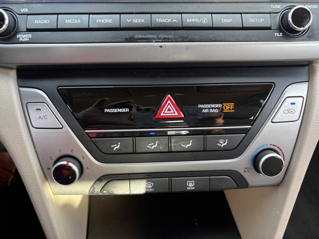 2017 Hyundai Elantra Image 18