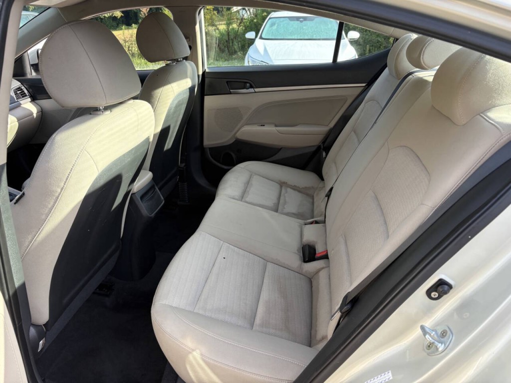 2017 Hyundai Elantra Image 22
