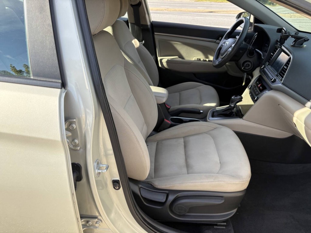 2017 Hyundai Elantra Image 25