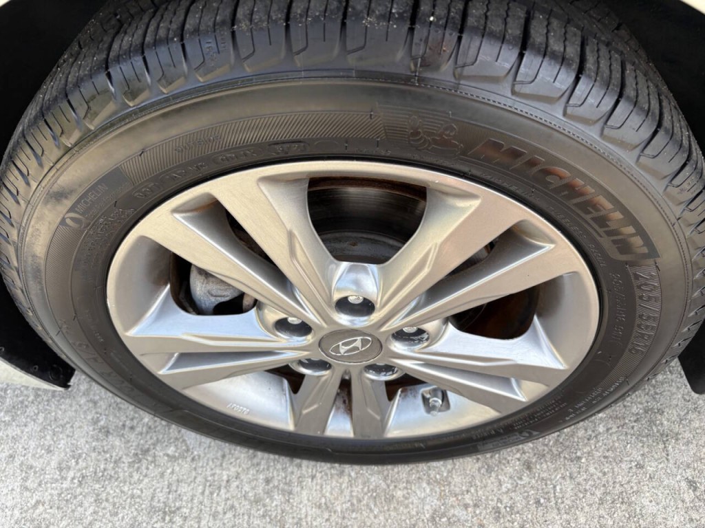 2017 Hyundai Elantra Image 33