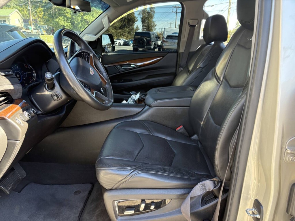 2017 Cadillac Escalade Image 10