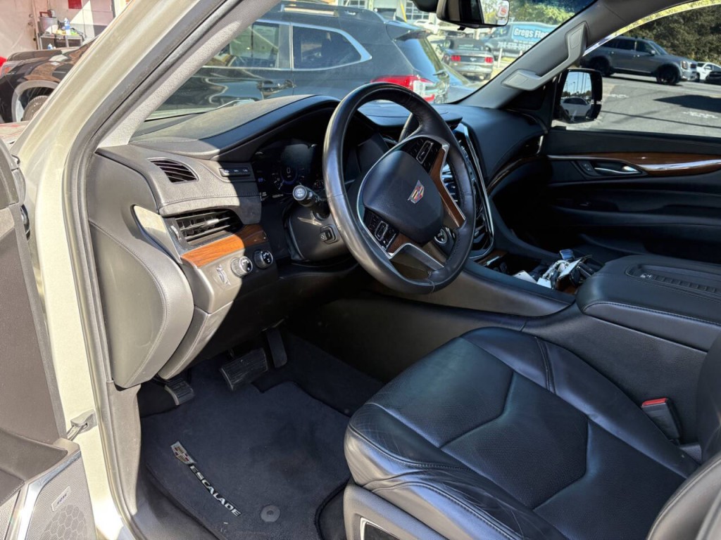2017 Cadillac Escalade Image 11