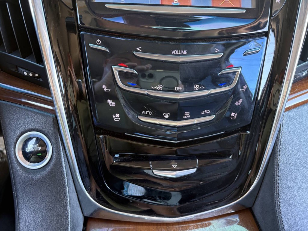 2017 Cadillac Escalade Image 18