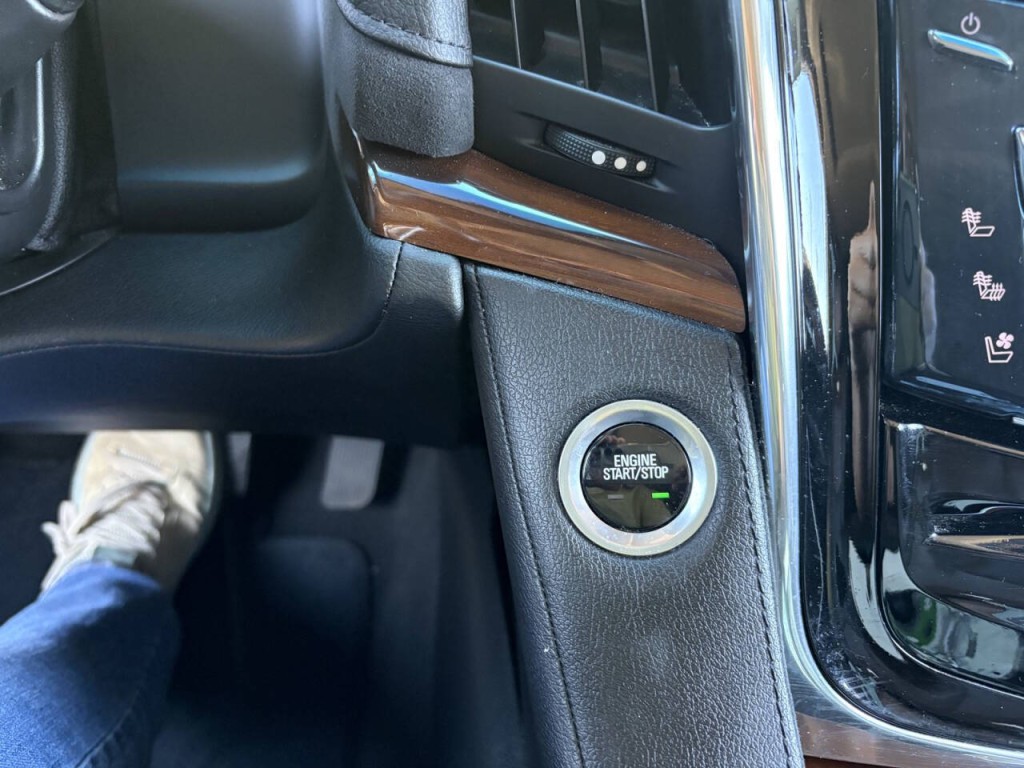 2017 Cadillac Escalade Image 19