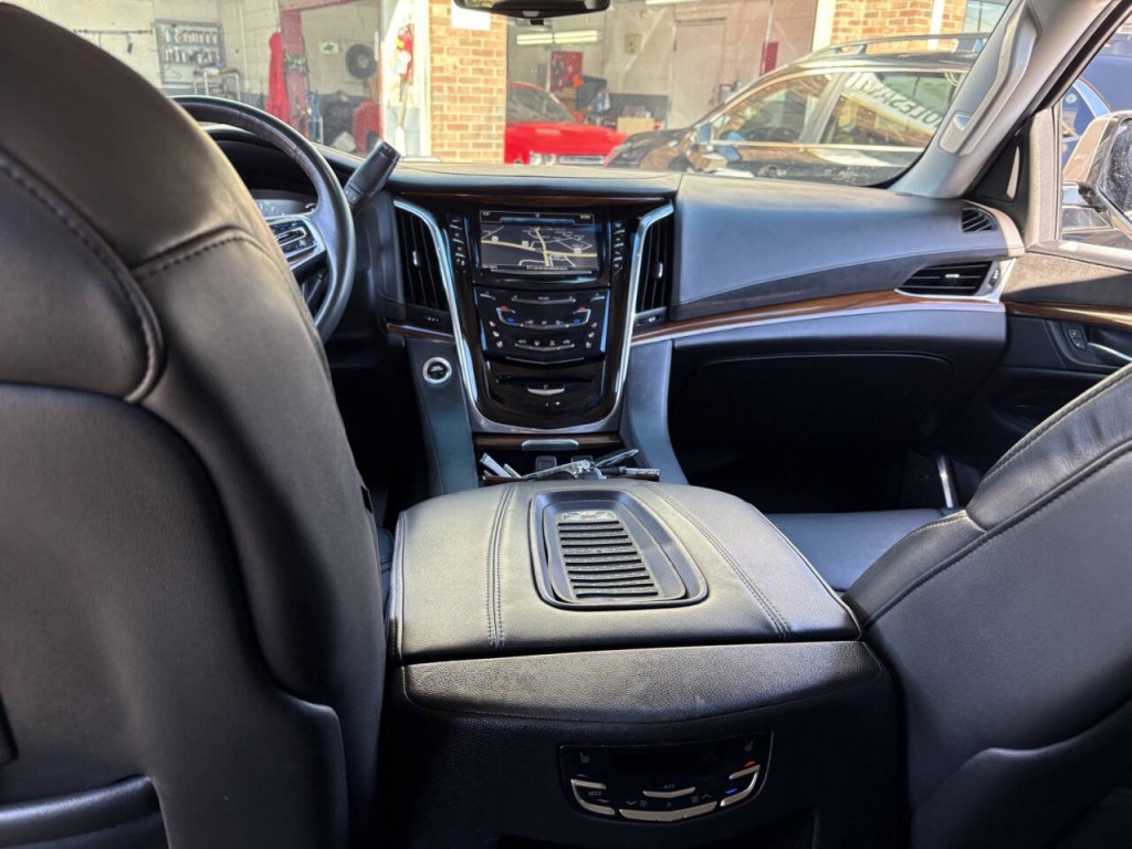 2017 Cadillac Escalade Image 20
