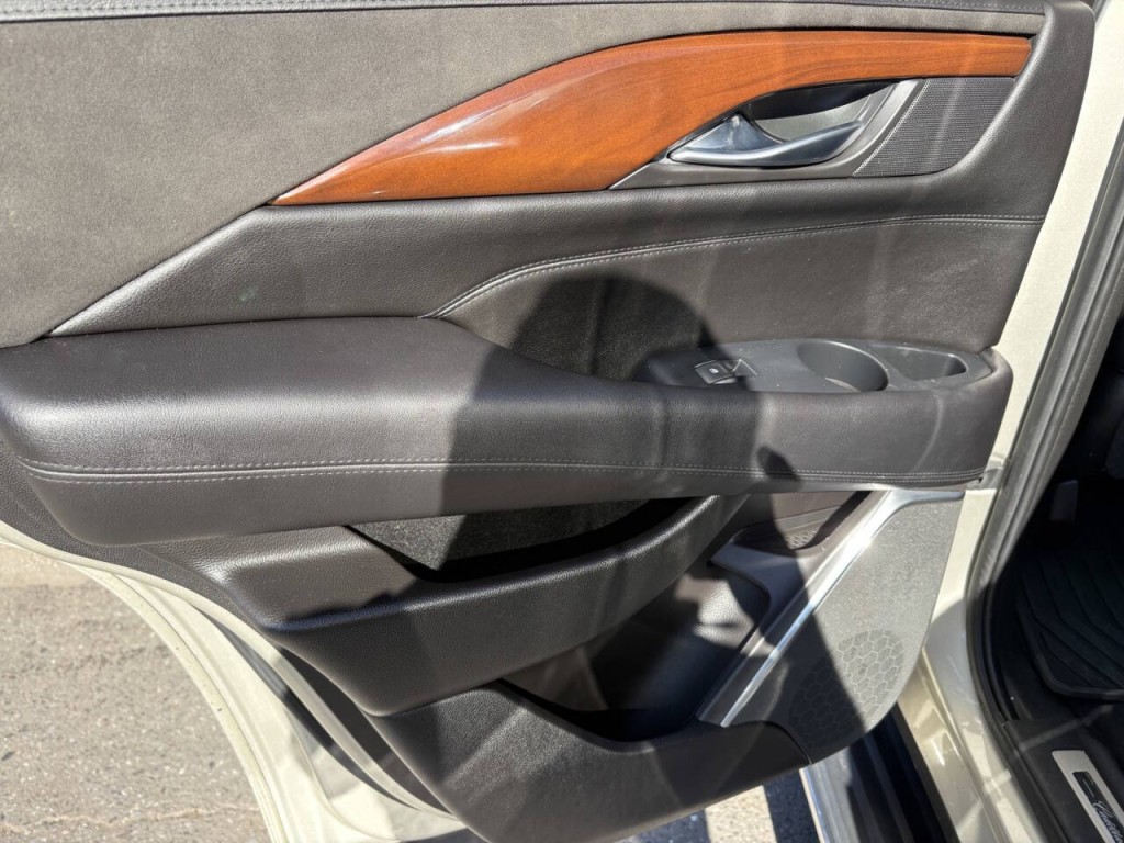 2017 Cadillac Escalade Image 22