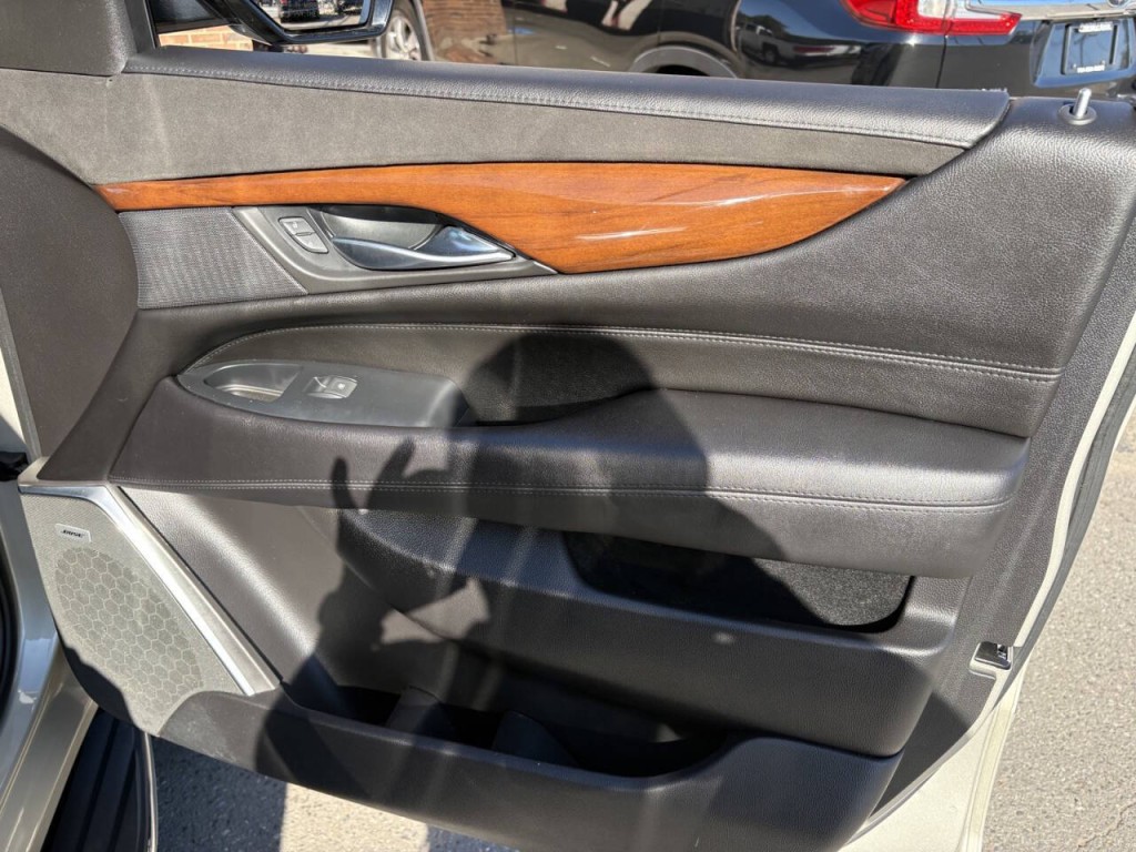2017 Cadillac Escalade Image 27
