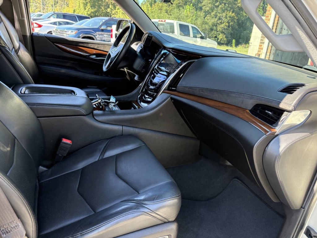 2017 Cadillac Escalade Image 29