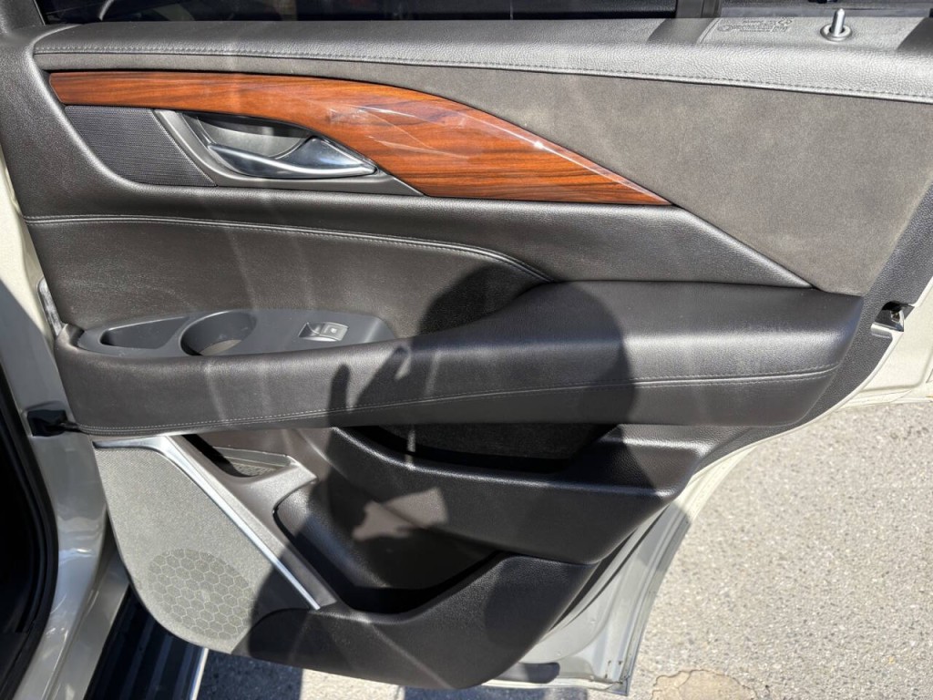 2017 Cadillac Escalade Image 30