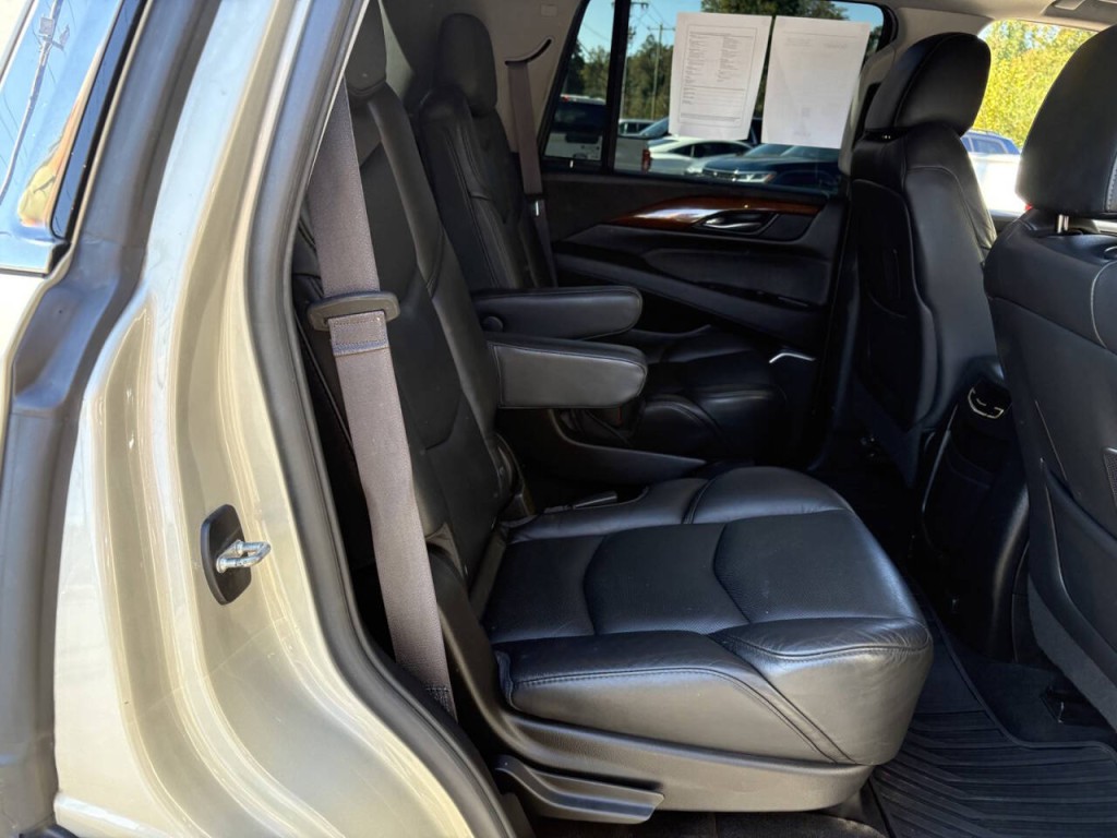2017 Cadillac Escalade Image 31