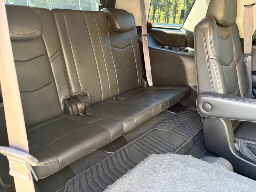 2017 Cadillac Escalade Image 32