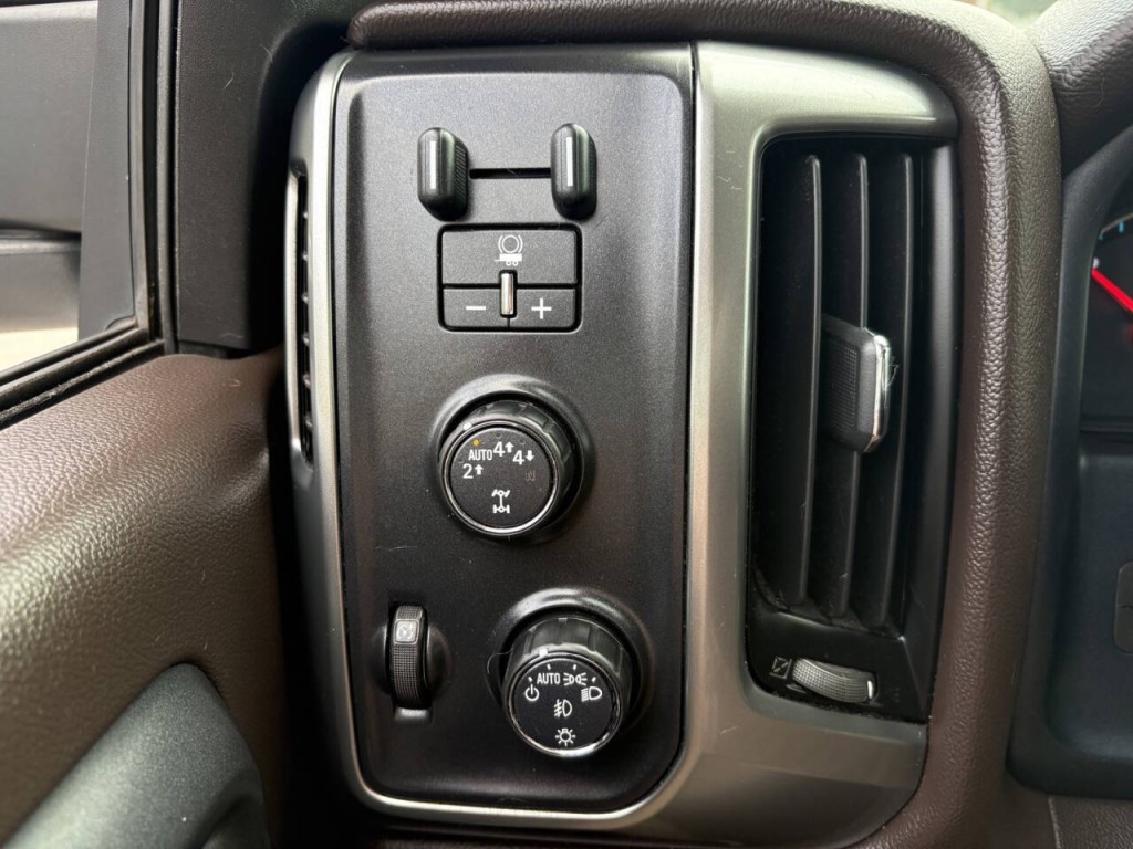 2018 Chevrolet Silverado 1500 Image 12