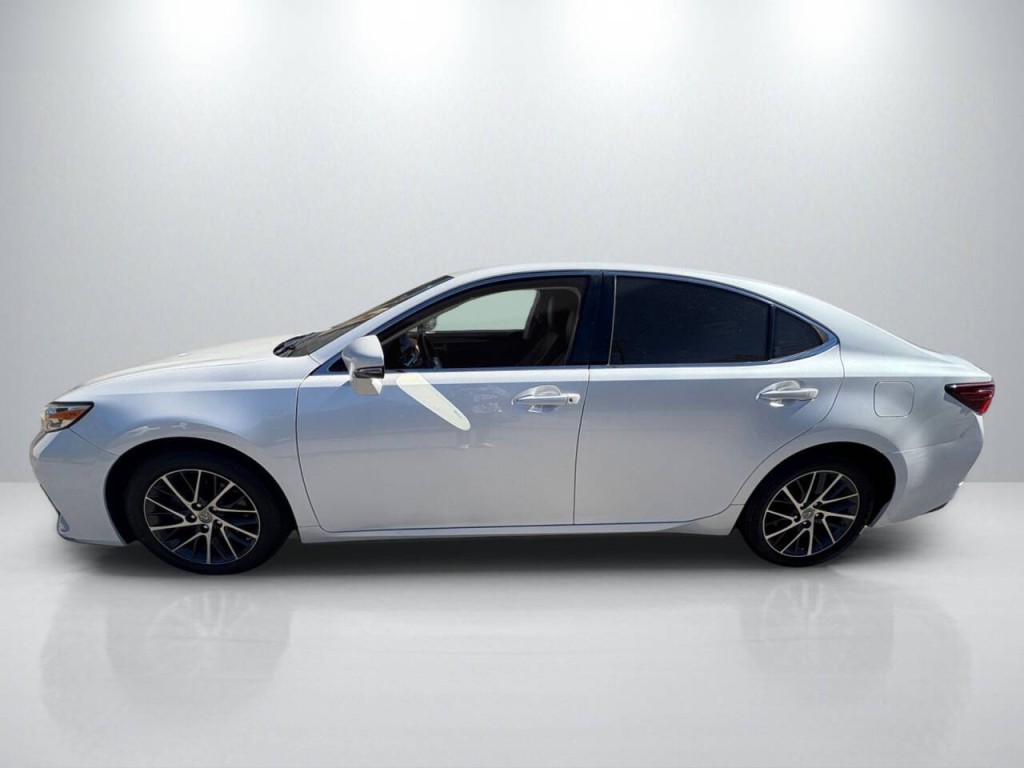 2017 Lexus ES 350 Image 4