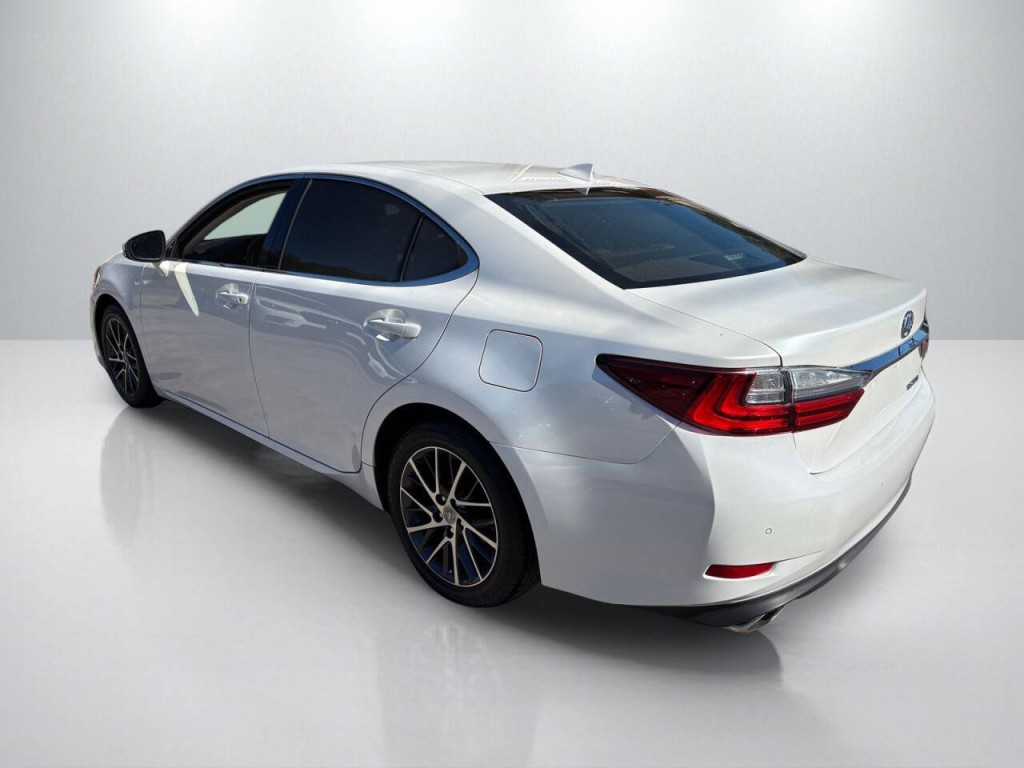 2017 Lexus ES 350 Image 5