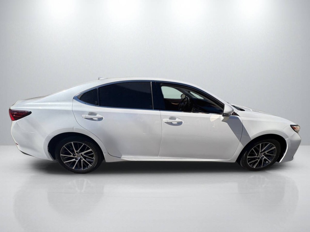2017 Lexus ES 350 Image 8