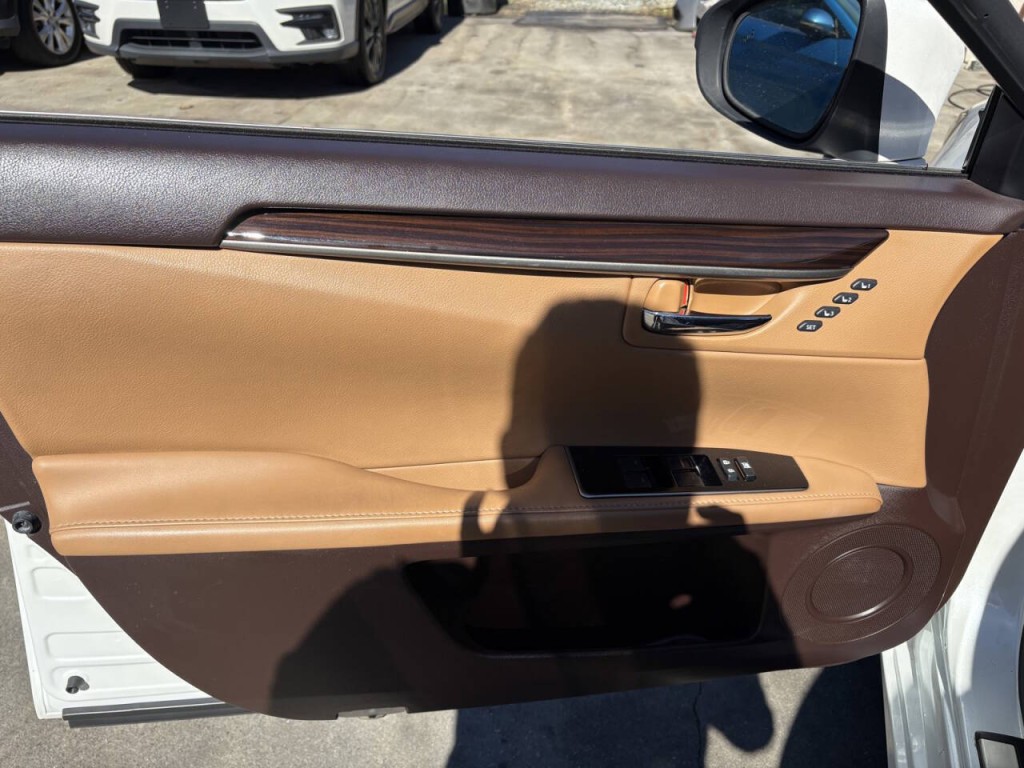 2017 Lexus ES 350 Image 11