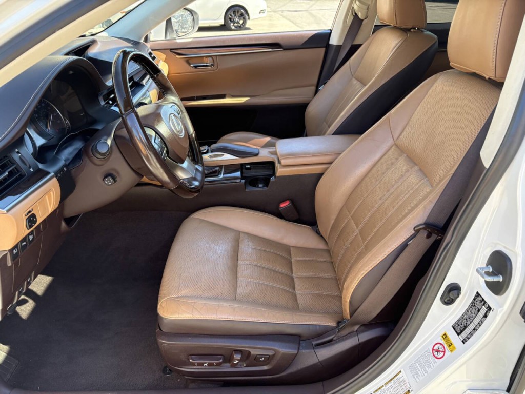 2017 Lexus ES 350 Image 12