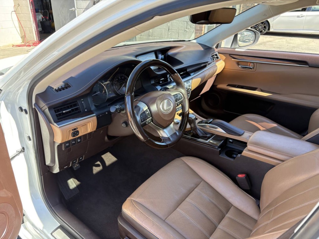 2017 Lexus ES 350 Image 13