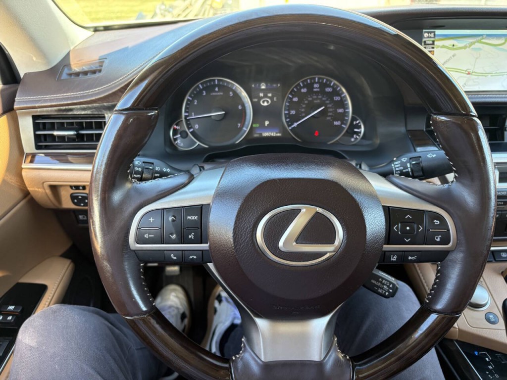 2017 Lexus ES 350 Image 15