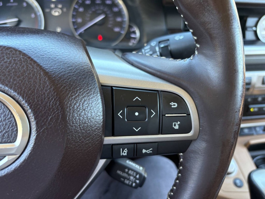 2017 Lexus ES 350 Image 16