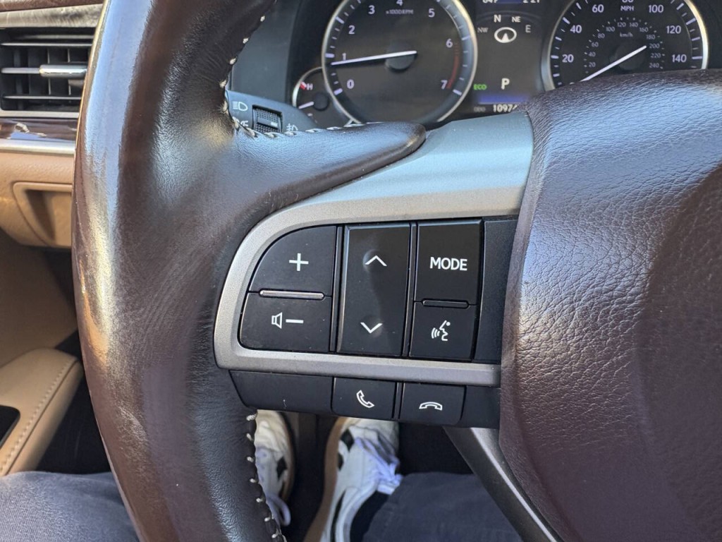 2017 Lexus ES 350 Image 17