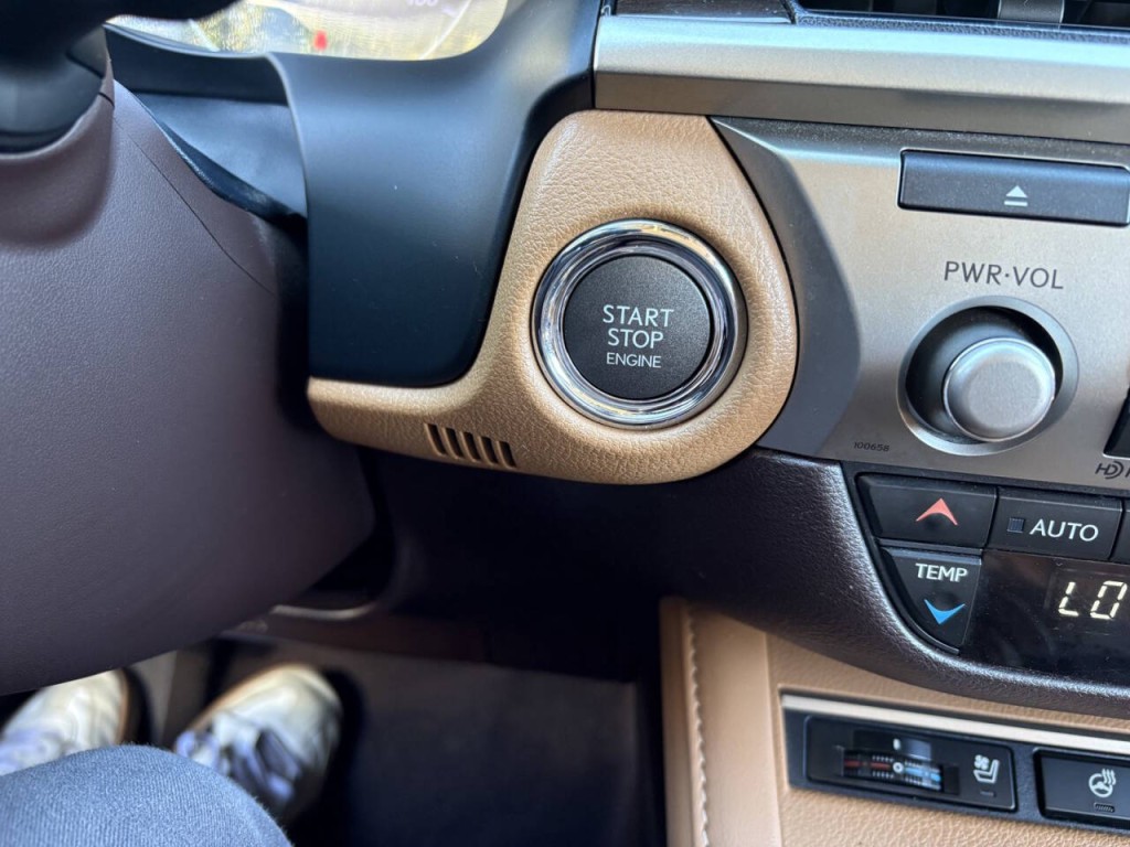 2017 Lexus ES 350 Image 19