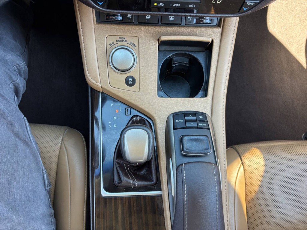 2017 Lexus ES 350 Image 24