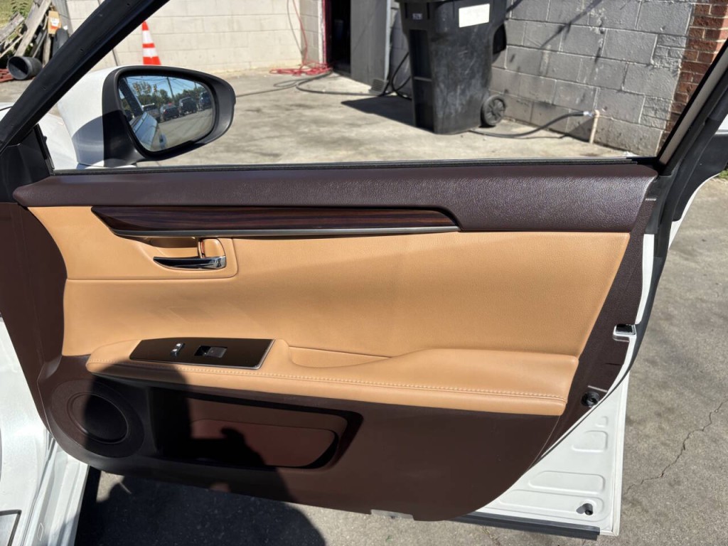 2017 Lexus ES 350 Image 31